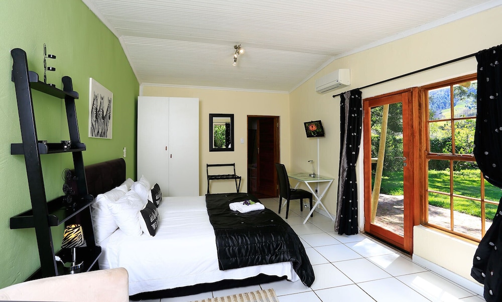 Premium Double or Twin Room, Kitchen, Mountain View photo 1