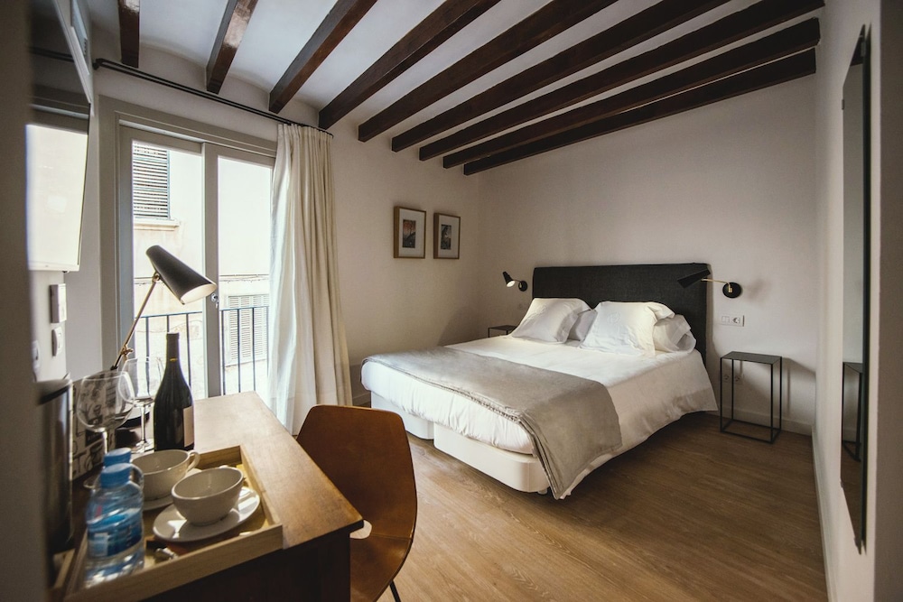 Double Room (2)