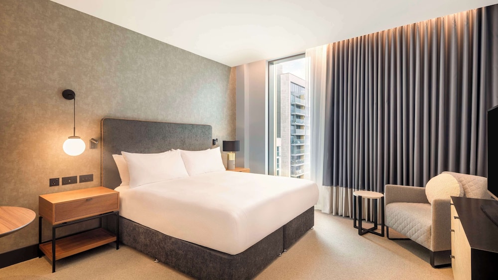 Standard Room, 1 King Bed photo 2