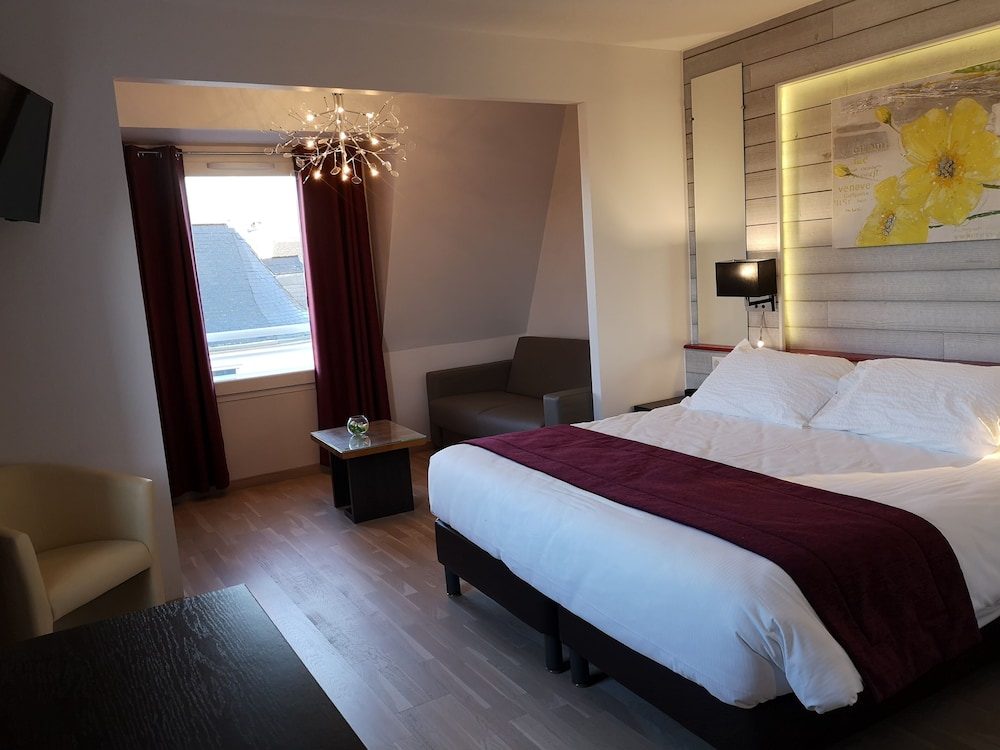 Family Room, 1 Queen Bed with Sofa bed, Non Smoking (with Sofabed) photo 2