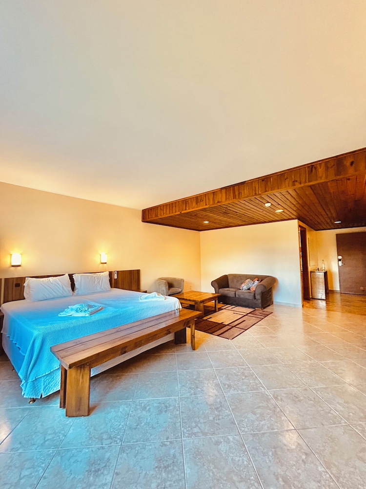 Deluxe Suite, Garden View