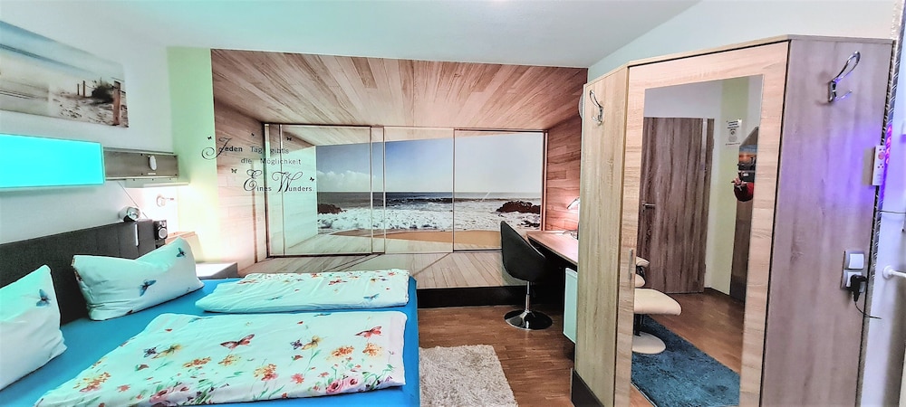 Luxury Double Room, Non Smoking, Refrigerator & Microwave photo 3