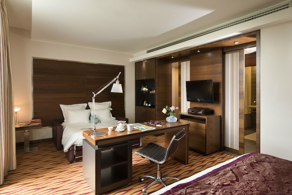 Family Room, Multiple Beds, Connecting Rooms - Photo 4