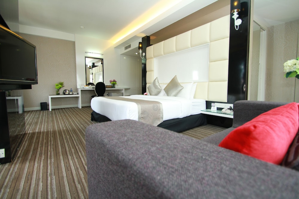 Deluxe Double Suite with Bathtub photo 2