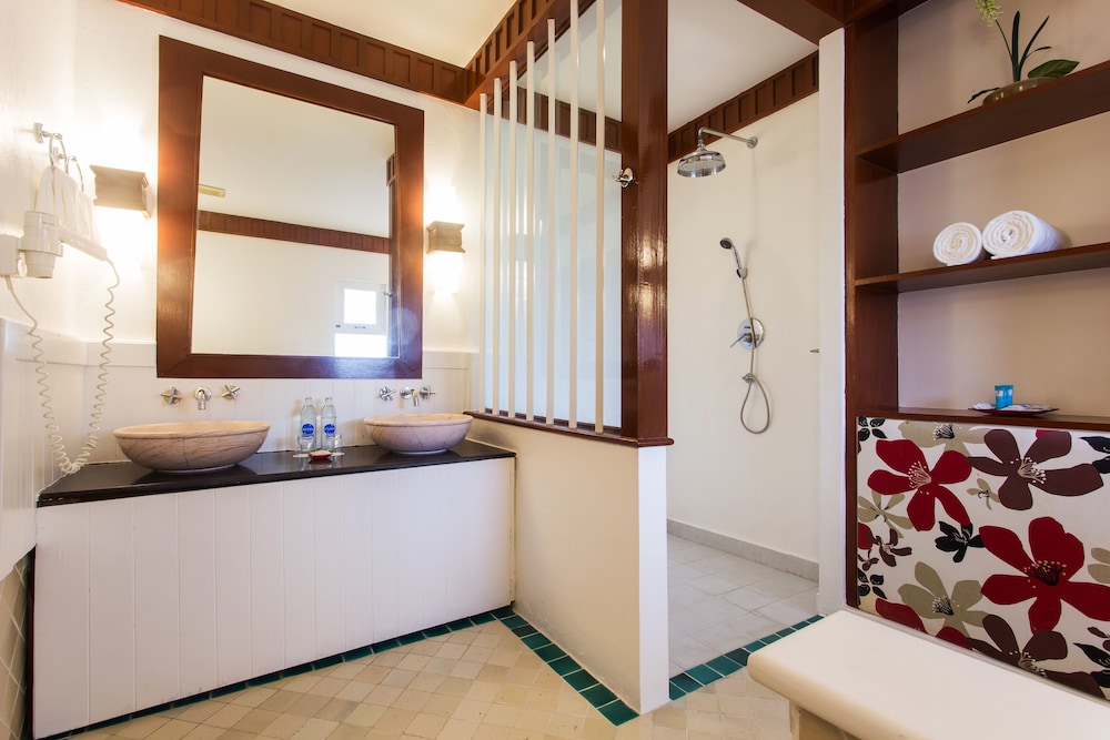 Deluxe Room - Photo 10