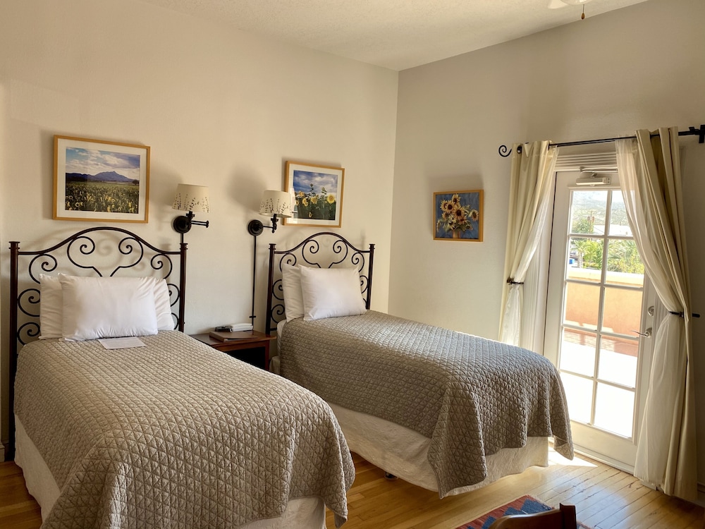Deluxe Room, 2 Twin Beds, Balcony
