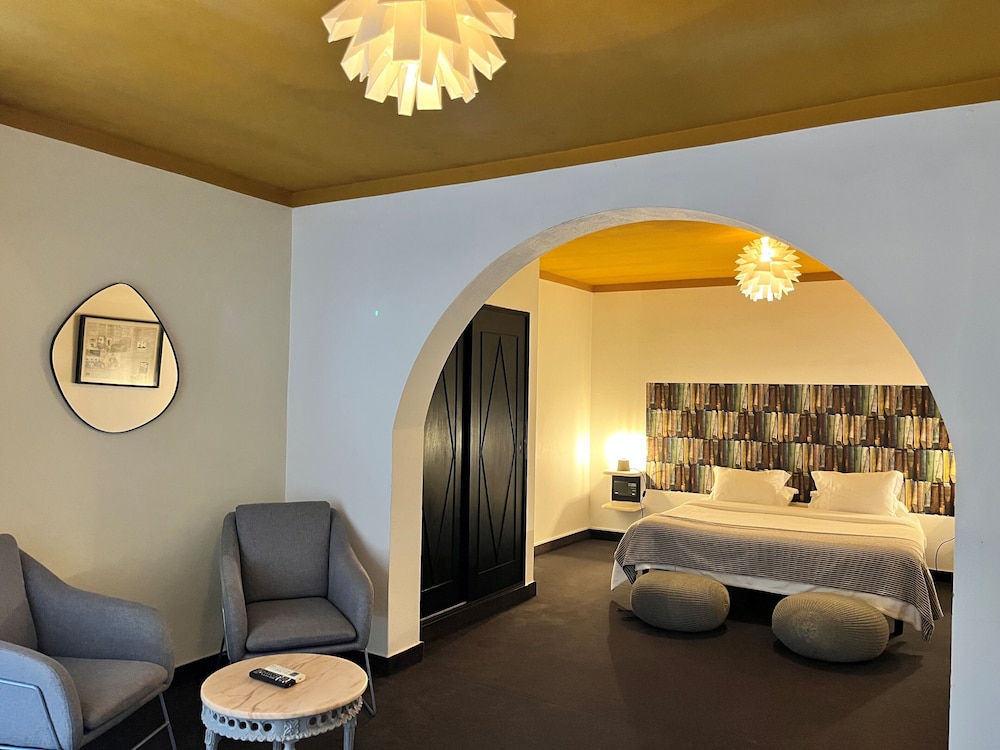 Available room thumbnail 6