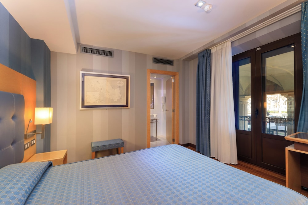Double Room, Balcony