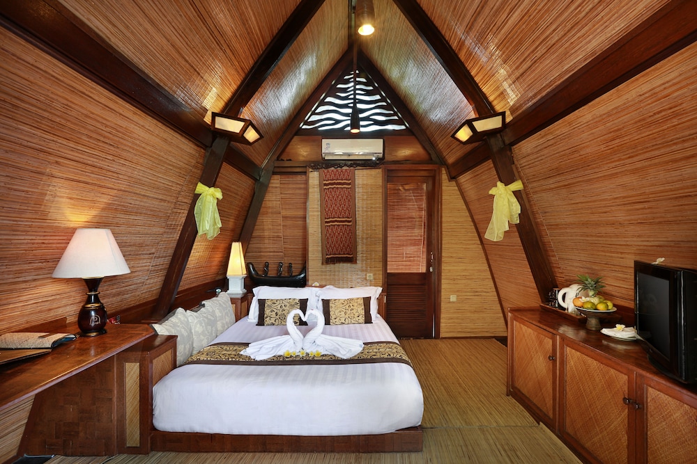 Traditional Lumbung Hut - Photo 1