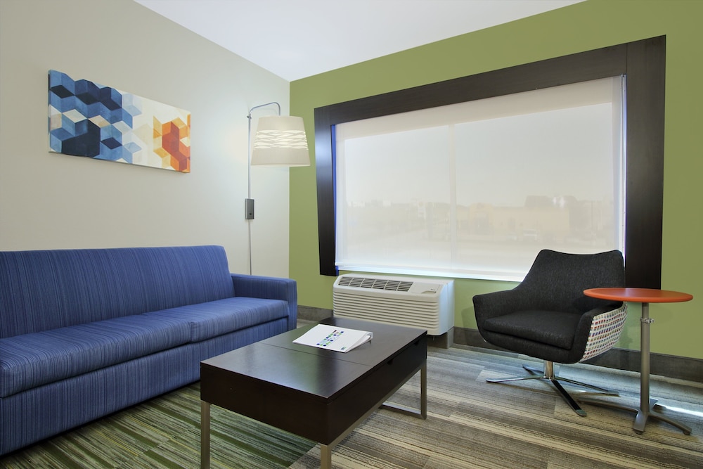 Holiday Inn Express & Suites - Brookshire - Katy Freeway by IHG, Photo 2