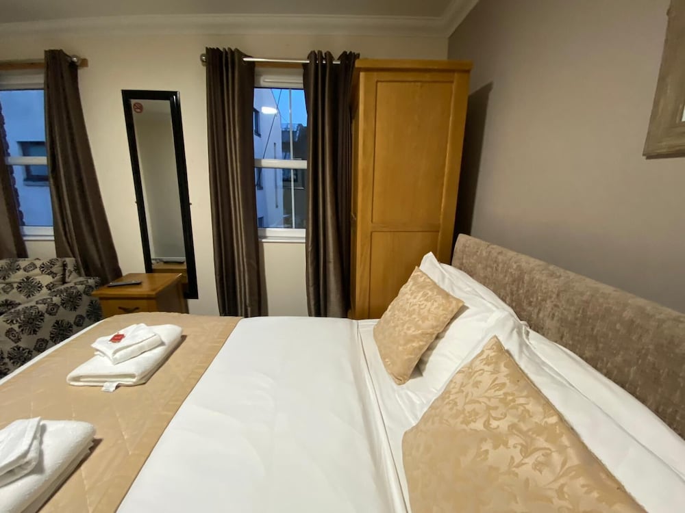 Standard Suite, Ensuite (1 Double 1 Single) photo 3
