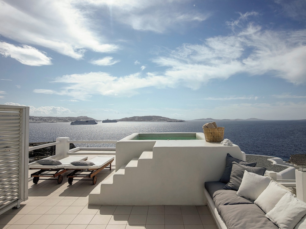Deluxe Sea View Suite (Outdoor Mini Plunge Pool) - Photo 9