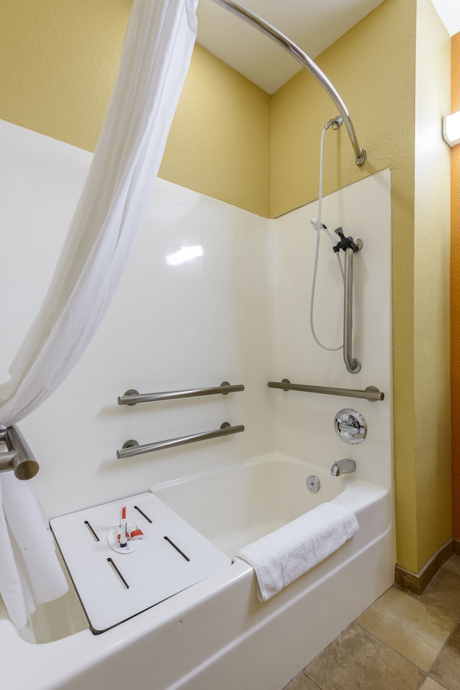 Standard Room, 2 Queen Beds, Accessible photo 3