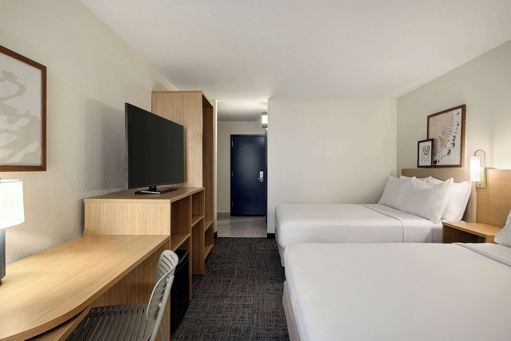 Room, 2 Queen Beds, Accessible (Hearing) - Photo 1