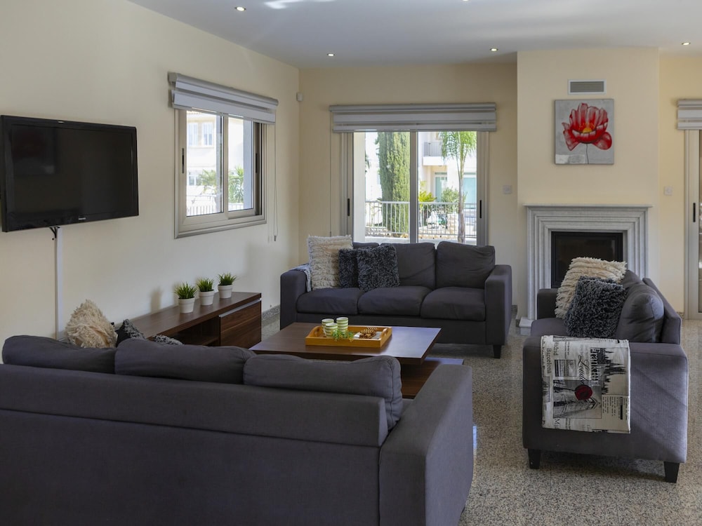 Villa photo 1