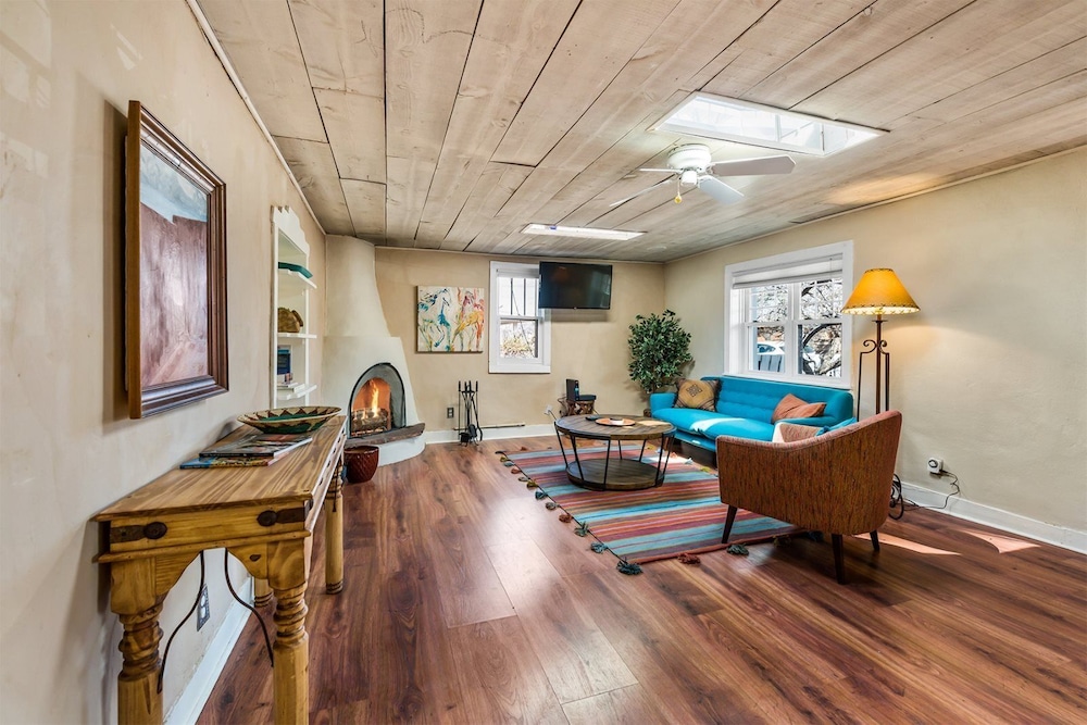House (Casa Lola - Gorgeous Light-Filled Hom) photo 1