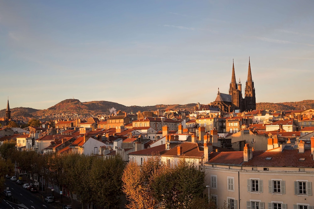 Superior Room, Multiple Beds, Balcony, Mountain View (Vue sur Puy de Dôme & la Cathédrale) - Photo 8