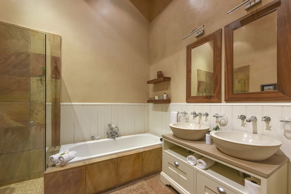 Standard Twin Room (Camdeboo Manor 2 pax) photo 3