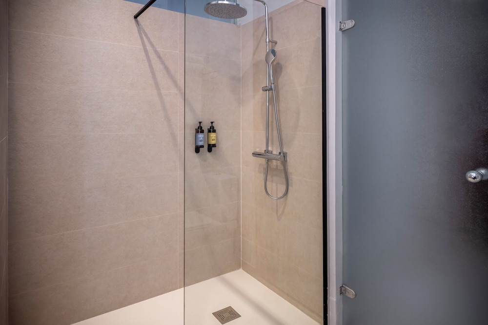 Comfort Double Room Single Use, Private Bathroom photo 3