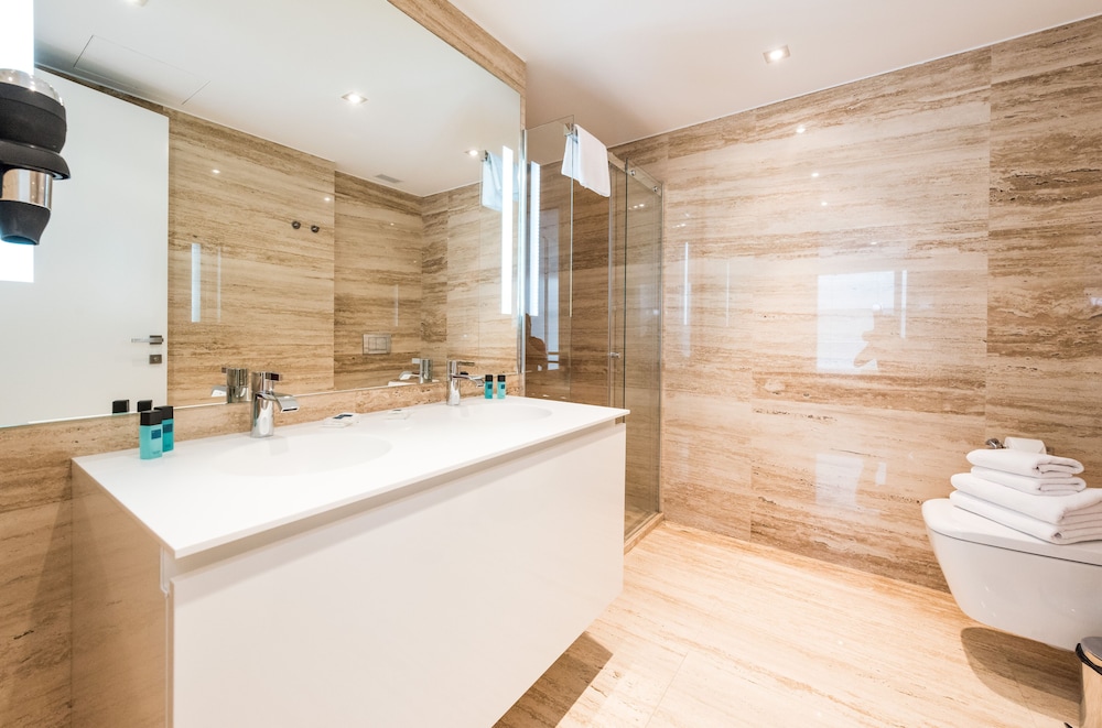 Grand Apartment, 3 Bedrooms - Photo 8