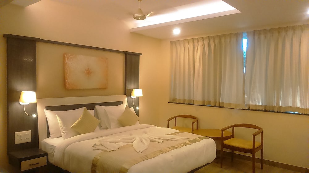 Deluxe Double Room, 1 Queen Bed, City View photo 1