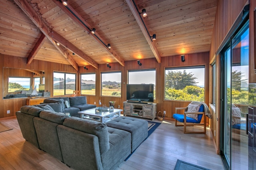 House, Multiple Beds, Hot Tub, Partial Ocean View photo 3