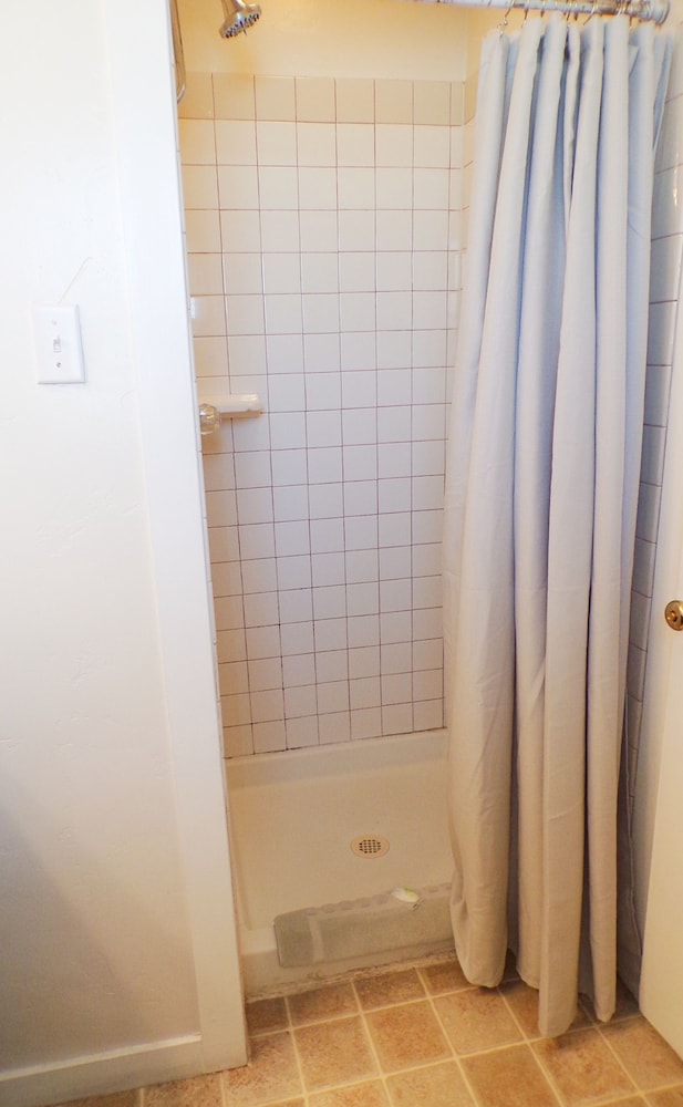 Family Rooms for Four - 2 queen beds - 1 Room photo 3