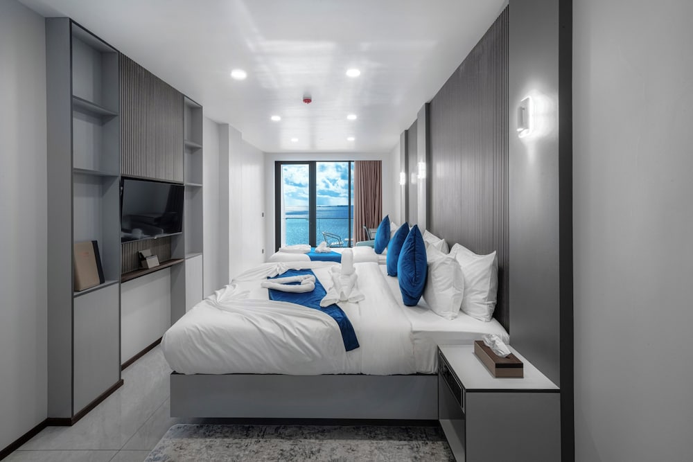 Deluxe Triple Room, Balcony, Sea View
