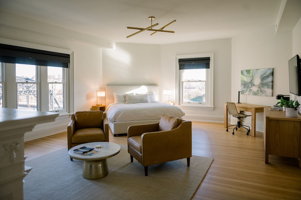 Premier Room