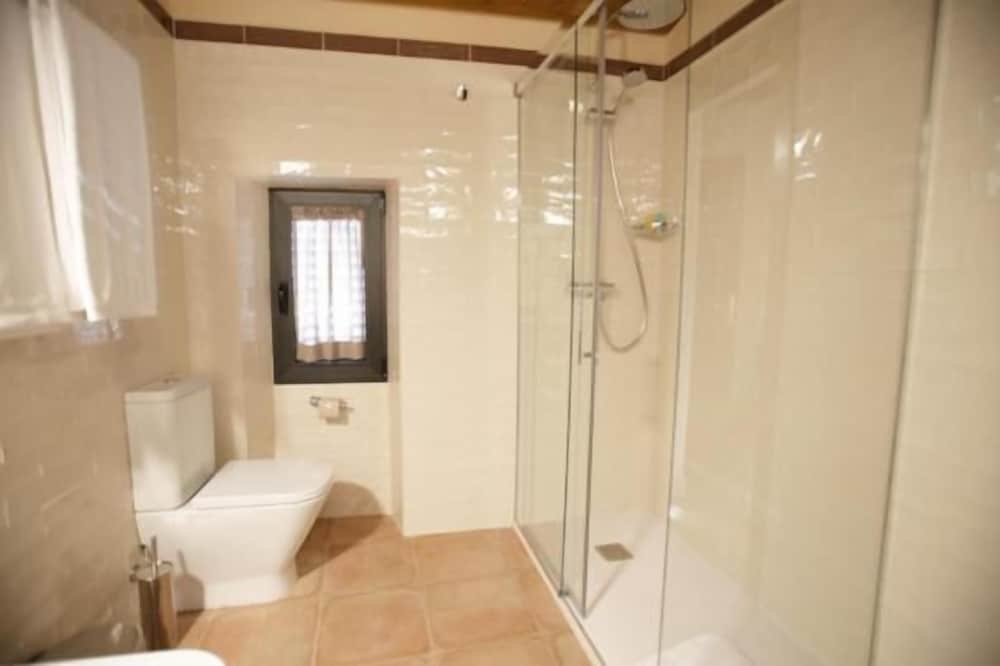 Comfort Quadruple Room, City View photo 3