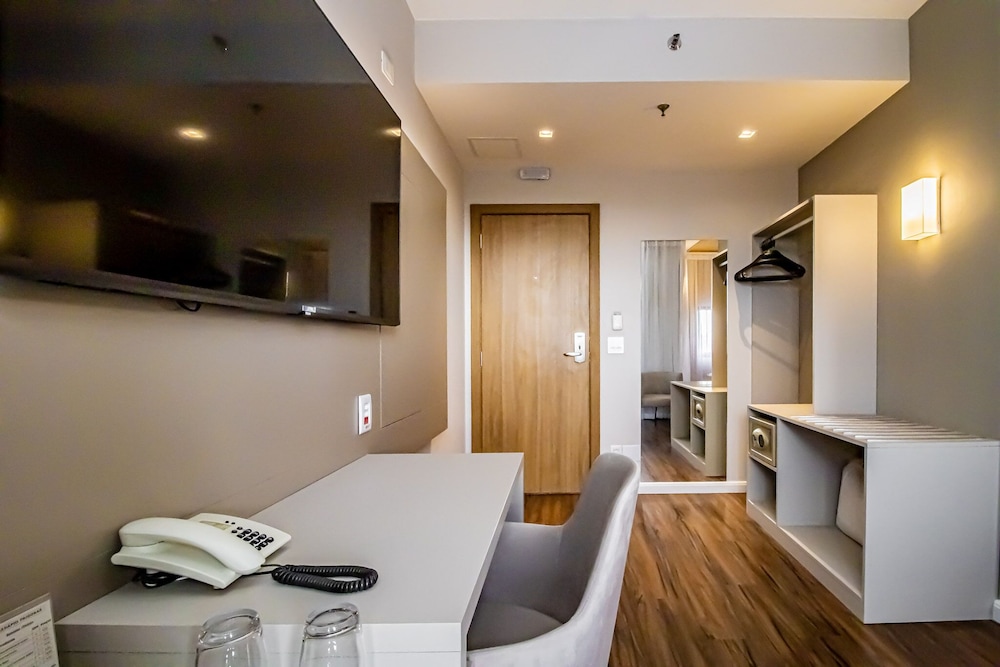 Premium Suite - Photo 7