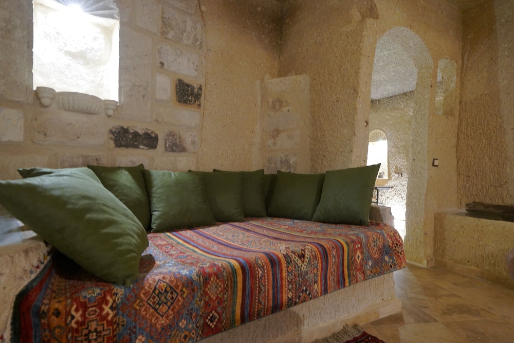 Superior Suite - Photo 16