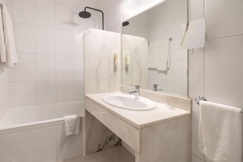 Twin Room - Photo 4
