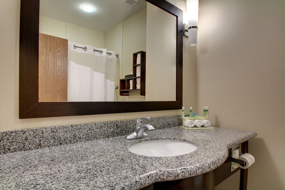 Standard Room, 2 Queen Beds - Photo 4