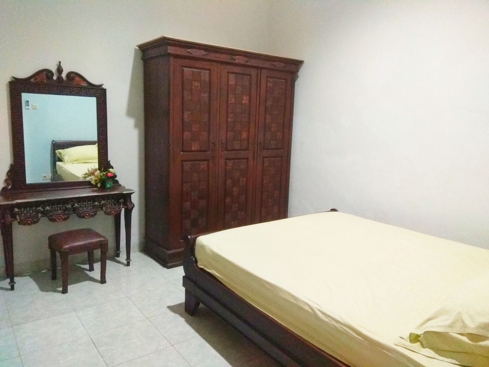Deluxe House photo 2