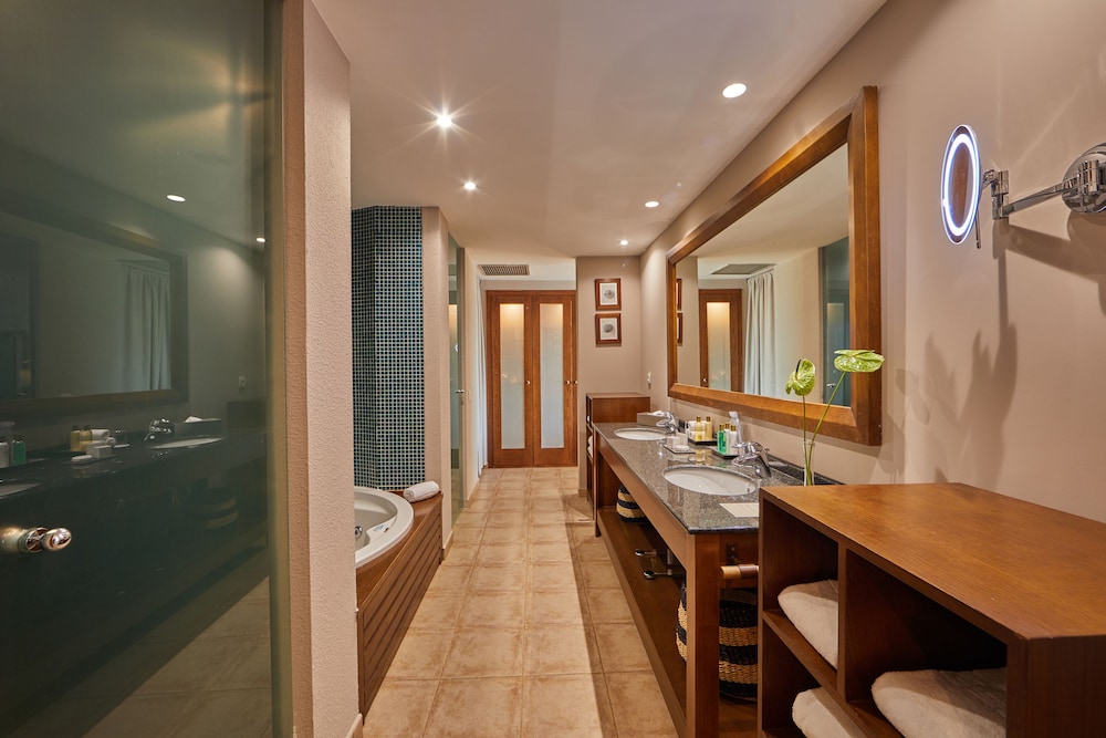 Suite, Pool Access (Terrace - Preferred Club) thumbnail 6