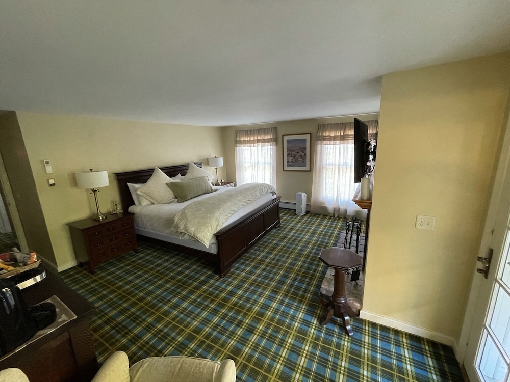 Deluxe Room, 1 Queen Bed - Skiing Included photo 2