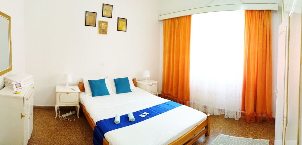 Economy Room