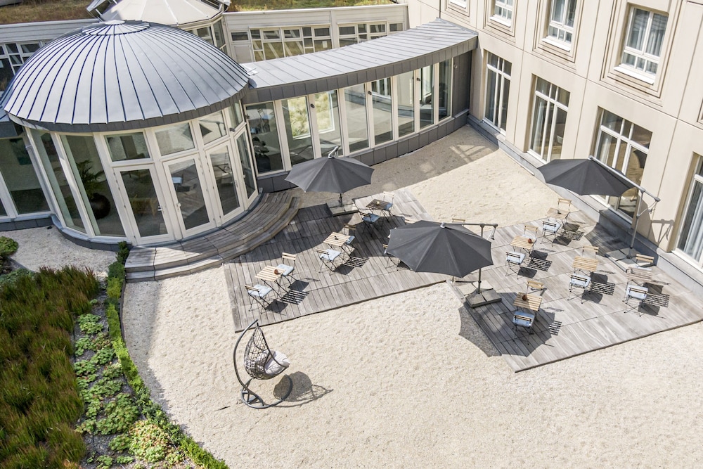 Twin Room with Garden View thumbnail 6