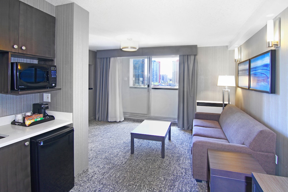 Suite, 1 King Bed with Sofa bed, Jetted Tub - Photo 4