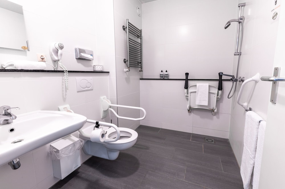 Deluxe Double Room, Mobility Accessible photo 2