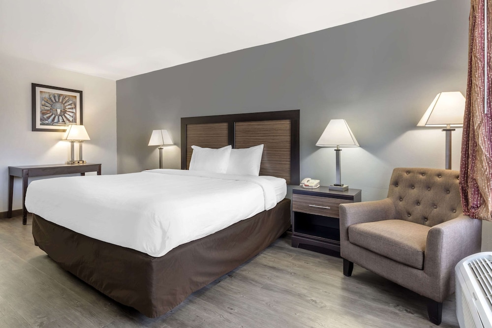 Room, 1 Queen Bed, Non Smoking (Efficiency) photo 1