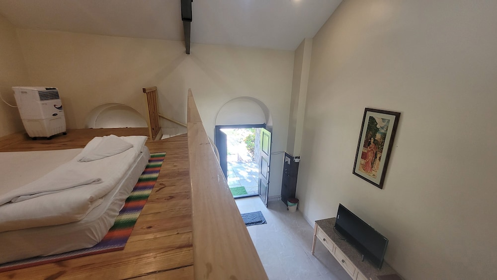 Luxury Double or Twin Room, Multiple Beds, Non Smoking, Hill View photo 2