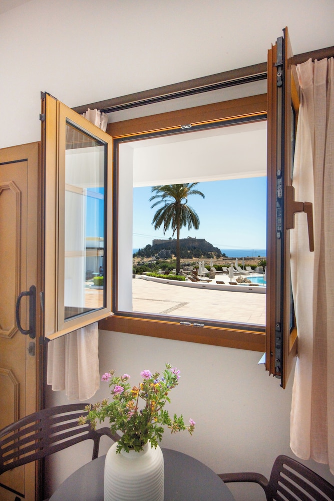 Double studio with pool view photo 2