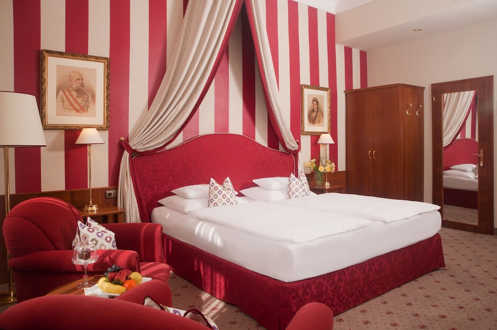 Superior Room thumbnail 5