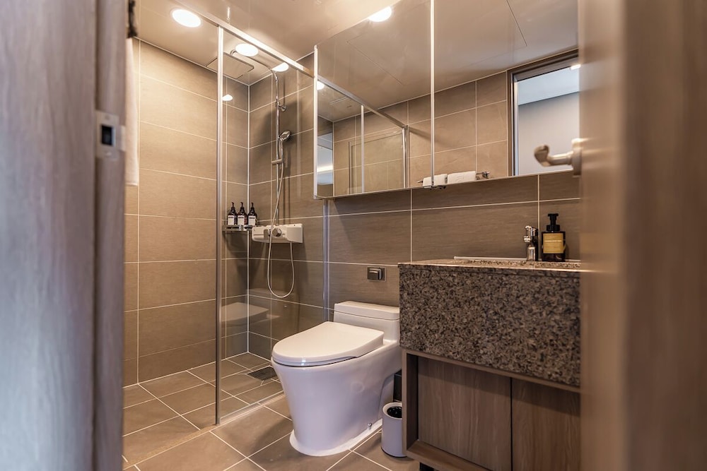Suite - Photo 3