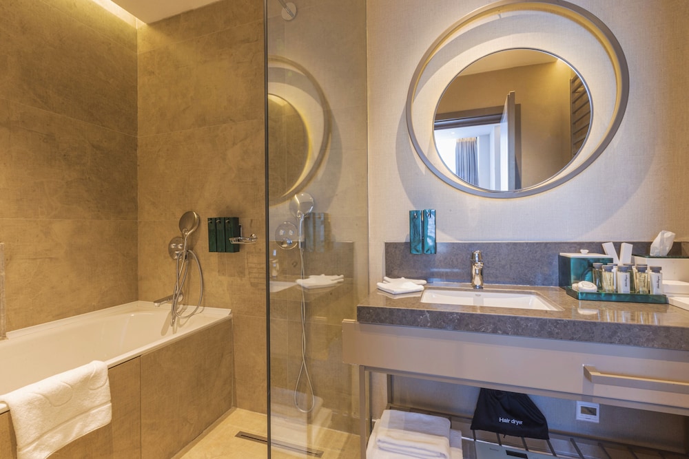 Suite - Photo 5