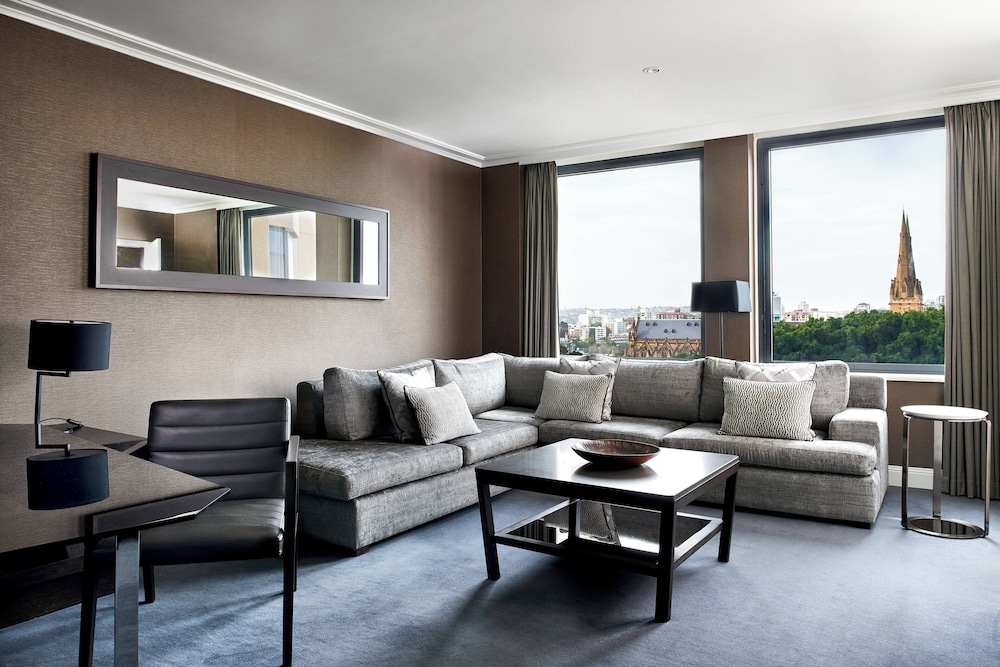 Executive Suite, 1 King Bed thumbnail 5
