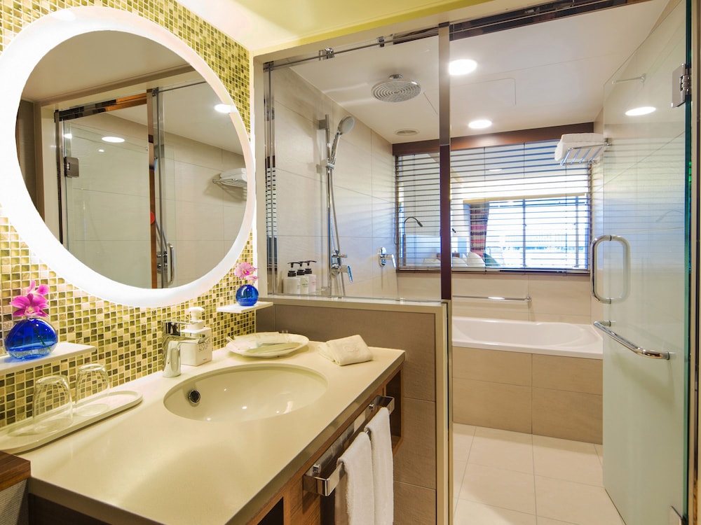 Deluxe Room 3 Beds - Non Smoking (Ocean View) - Photo 9