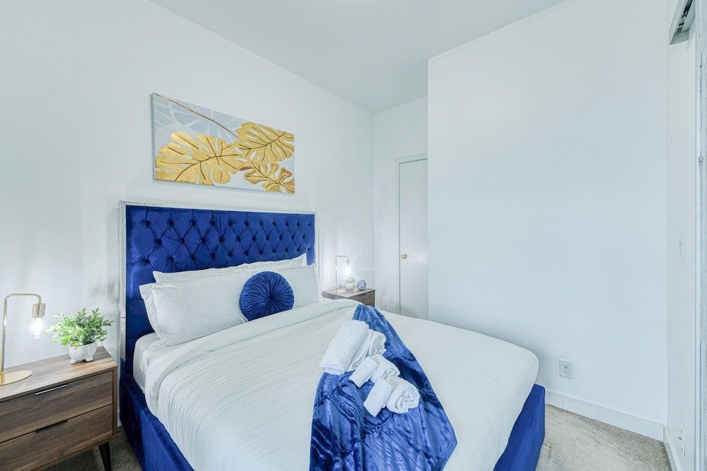 Premium Apartment, 1 Queen Bed with Sofa bed thumbnail 5